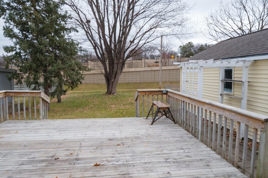Deck - 418 18th Ave SW