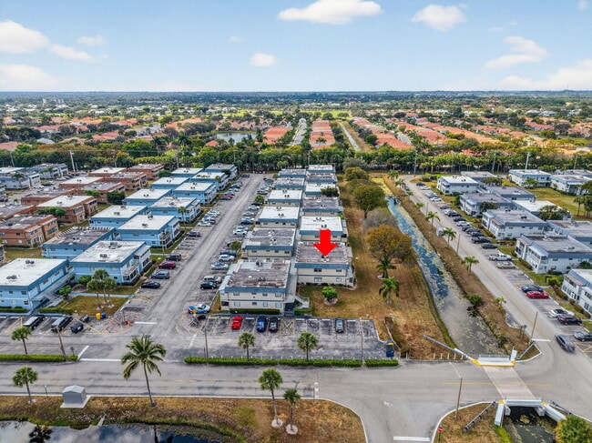 Building Photo - 195 Brittany F