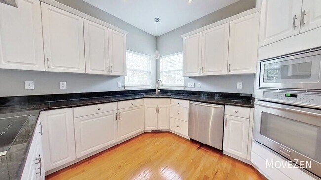 Building Photo - 10516 Rougemont Ln