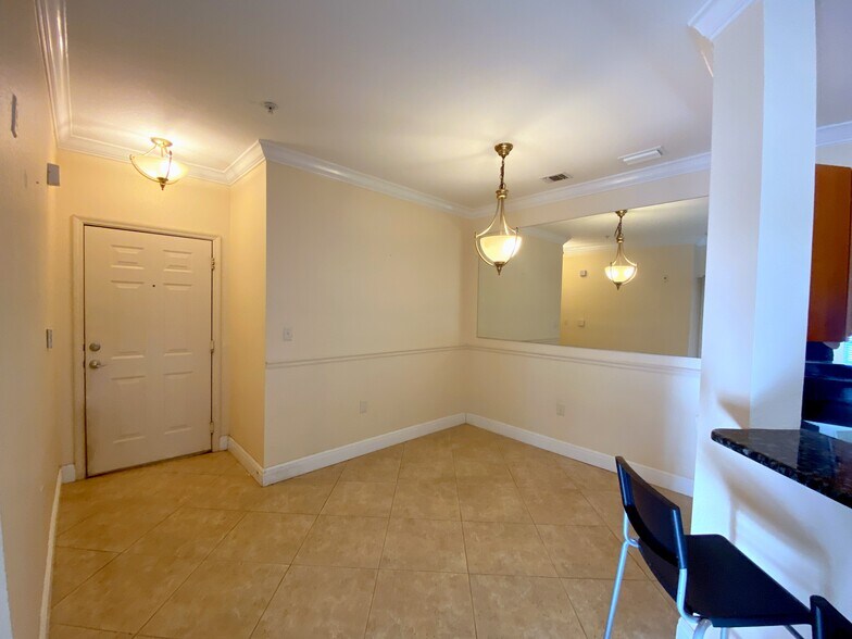 Building Photo - 2709 Via Cipriani #531A