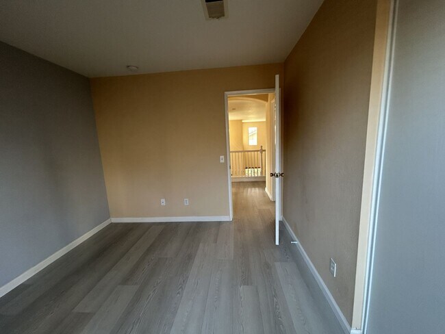 Building Photo - 37978 Spur Dr