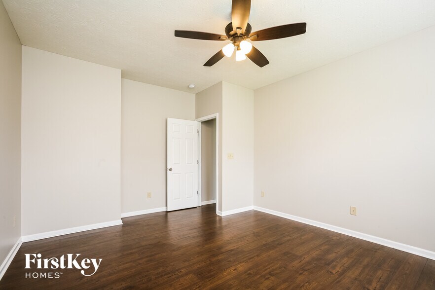 Building Photo - 1301 Greenbriar Wy