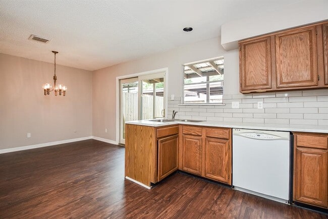 Building Photo - 5809 Village Forest Ct