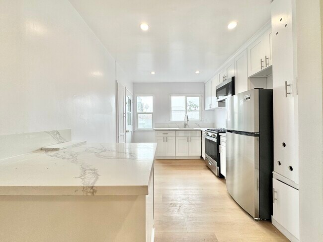 Building Photo - 1518 Laurel Canyon Blvd