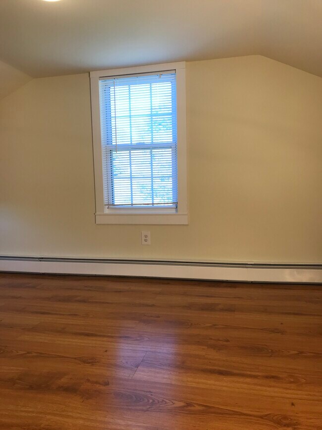 bedroom - 49 School St