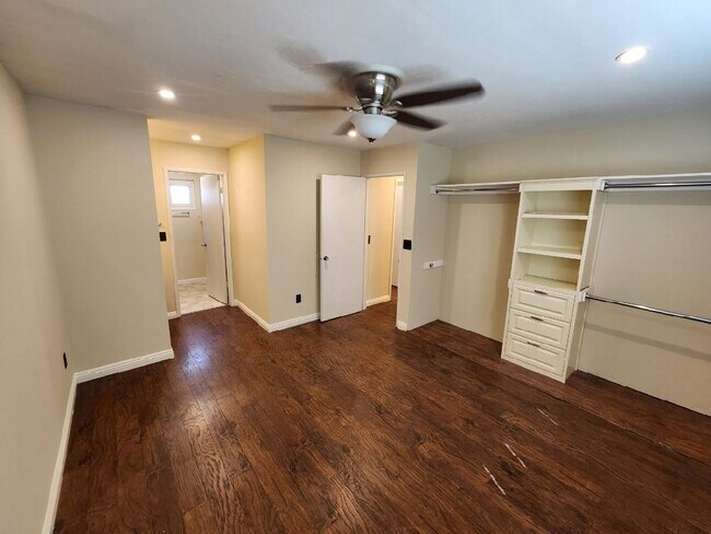Building Photo - 324 Brookside Dr