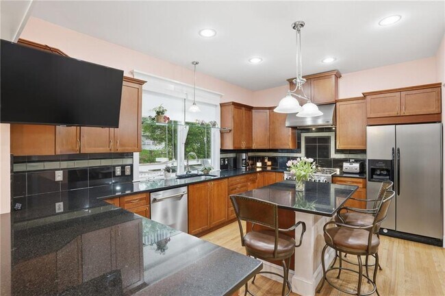 Building Photo - 97 Kenson Dr