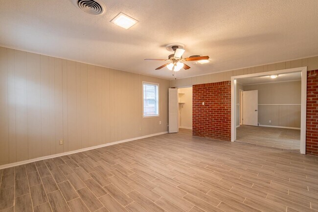 Building Photo - 5121 Ginger Cir