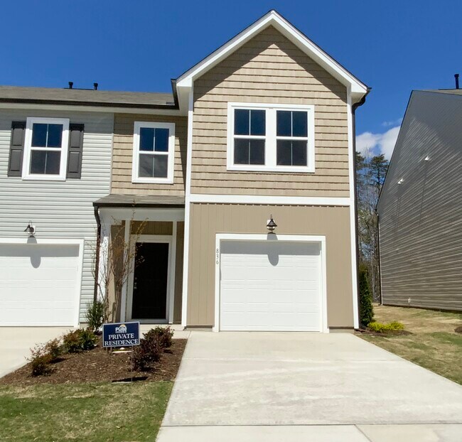 Building Photo - 836 Falls Grove Trl