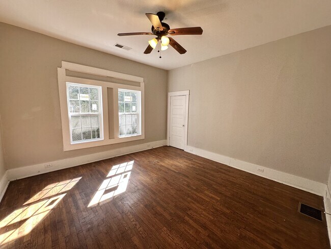 Building Photo - 521 41st St