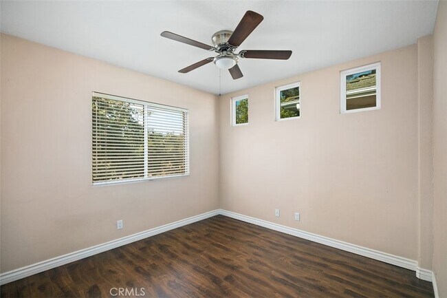 Building Photo - 9 Acorn Ridge