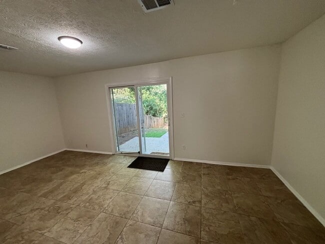 Building Photo - Beautifully Renovated 3-Bedroom, 2.5-Bath ...