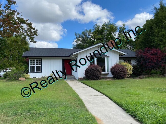 Building Photo - Beautiful Lincoln Village Home