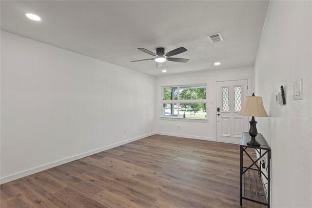 Building Photo - 10325 Maylee Blvd