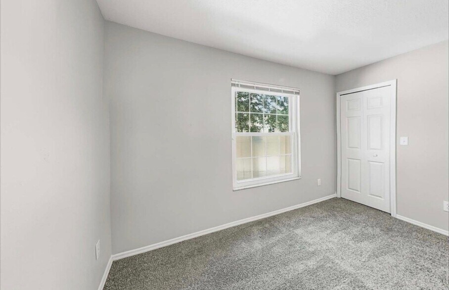 Building Photo - 13933 Jacobson Dr