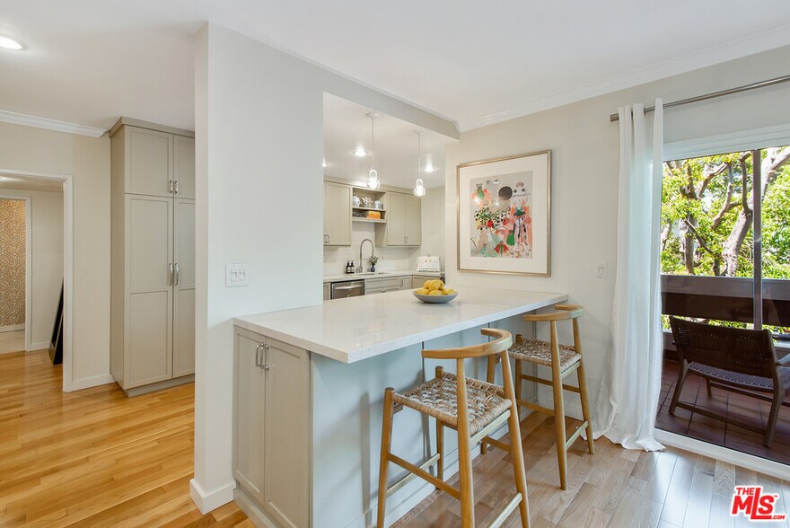 Building Photo - 8550 Holloway Dr