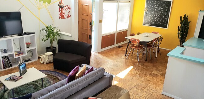 Building Photo - 4708 N Bolton Ave