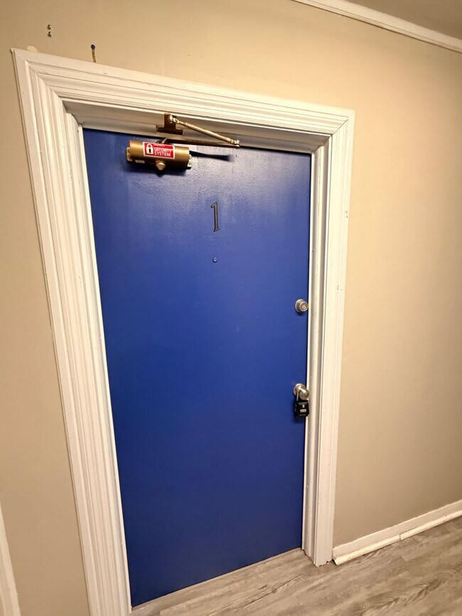 Building Photo - 1 Bedroom, 1 Bathroom close to public transportation in the Heart of Lexington