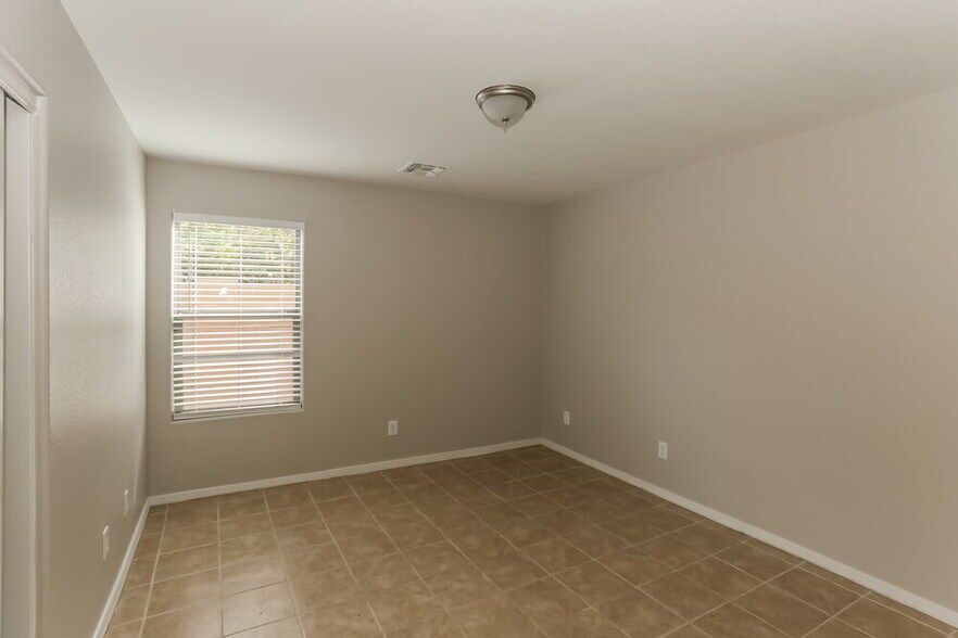 Building Photo - 8218 S Jenna Ln