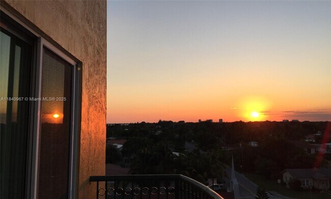 Primary Photo - 8888 Collins Ave