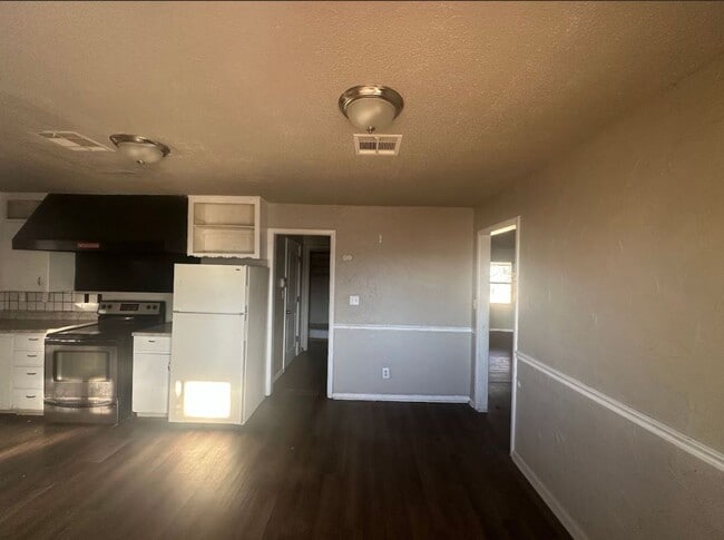 Building Photo - Beautiful 4-Bedroom Home Available!