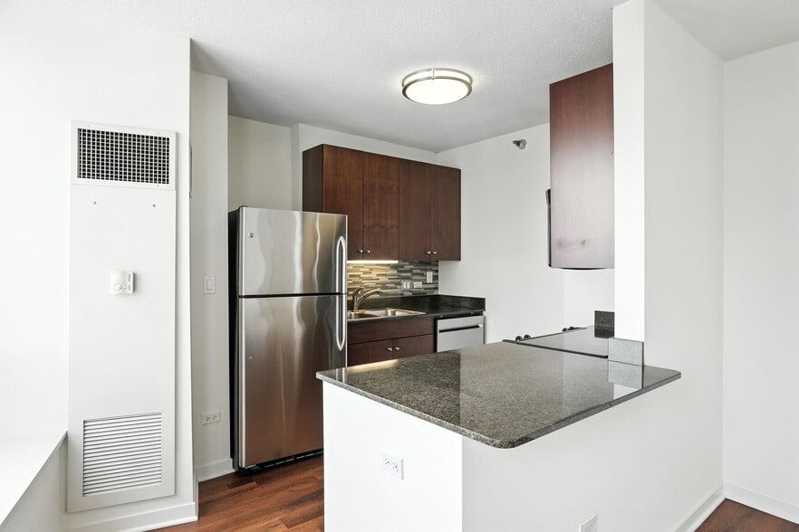 Building Photo - 504 N Kingsbury St