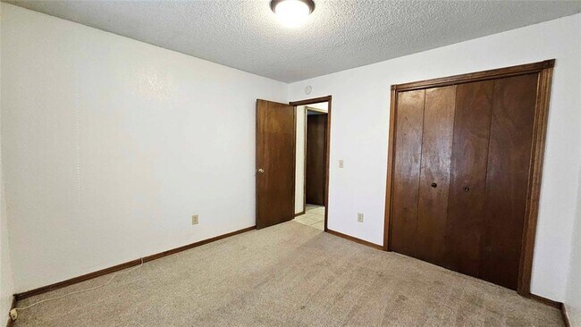 Building Photo - 10417 Fairfax Ln