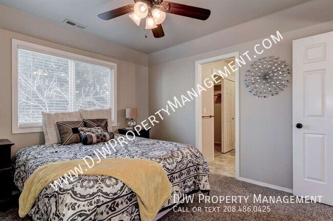 Building Photo - 520 N Shady Grove Way