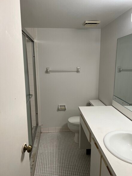 Building Photo - 111 Gardens Dr