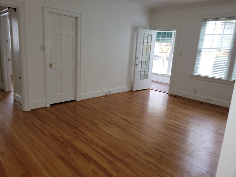 Building Photo - 118 Altondale Ave