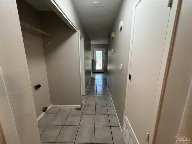 Building Photo - 5859 Mapleton St