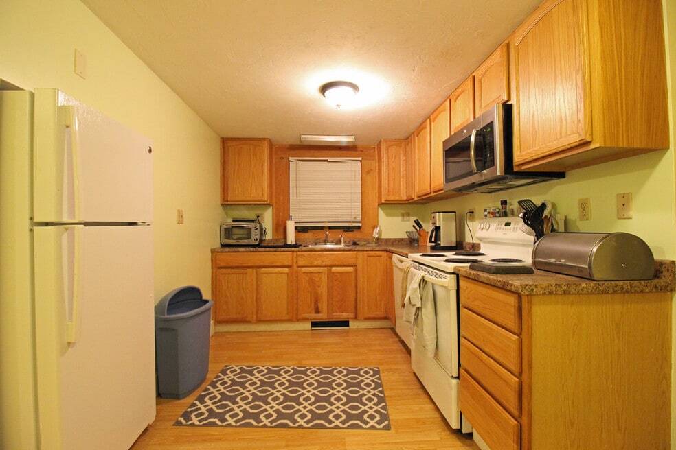 Building Photo - 73 June St