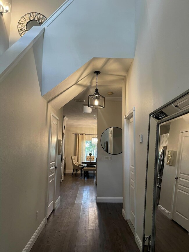 Building Photo - 672 NE Bent Paddle Ln