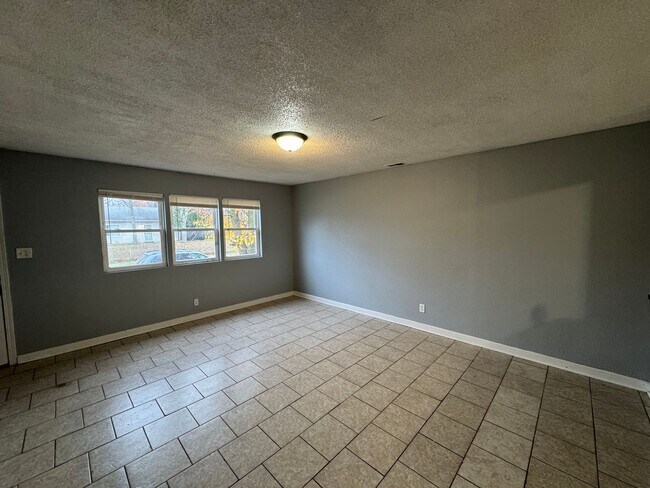 Building Photo - 2238-2240 Barnor Dr