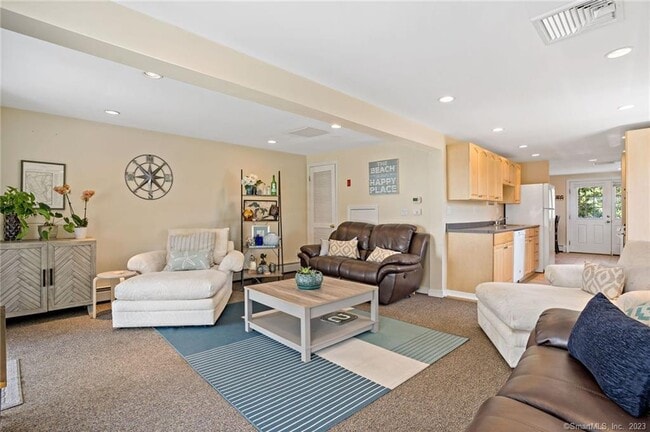 Building Photo - 210 Broadway