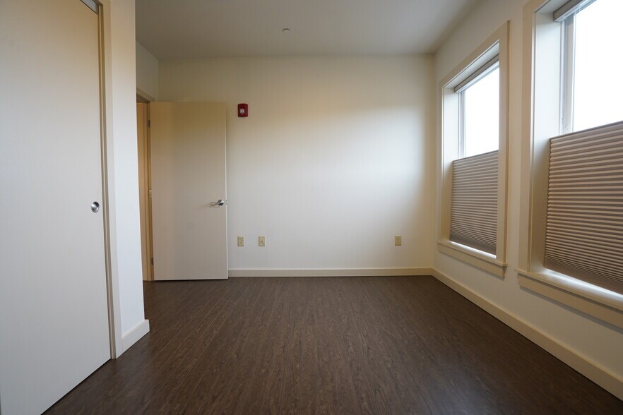 Building Photo - 400 Langley Rd