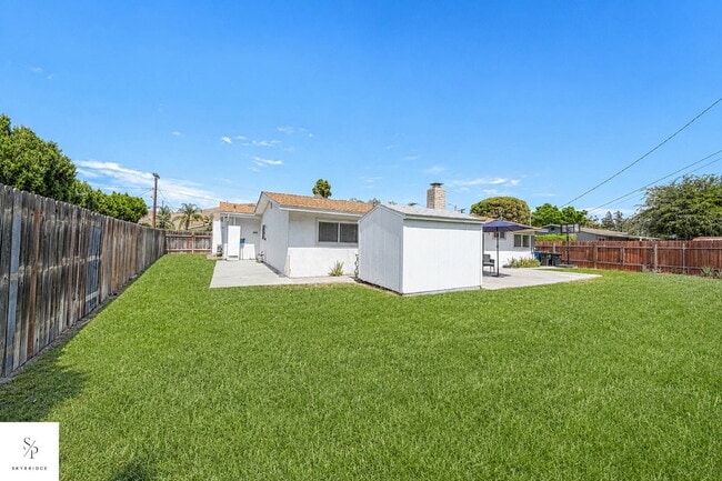 Building Photo - Furnished 5-Bedroom Home Near the 57 & 60 — Ideal for Roommates or Students