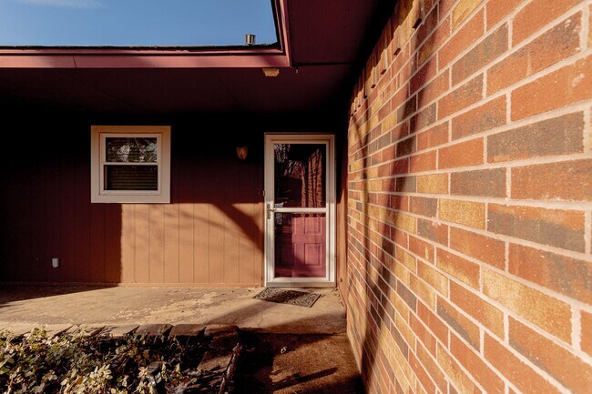 Building Photo - 3 Bed 2 Bath in Norman