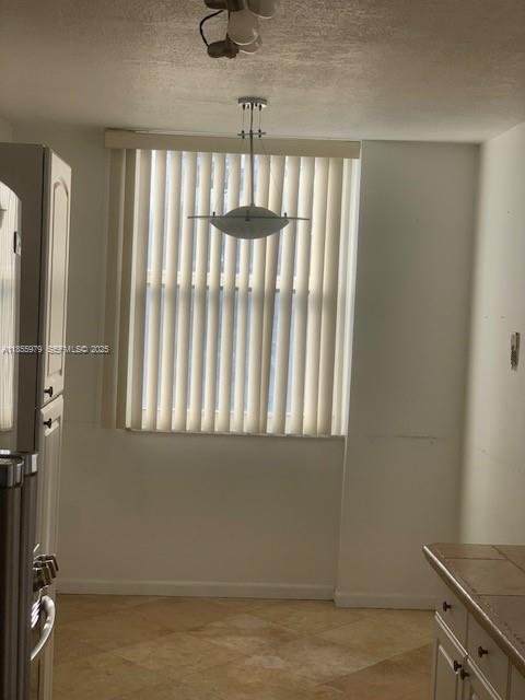 Building Photo - 4200 Hillcrest Dr