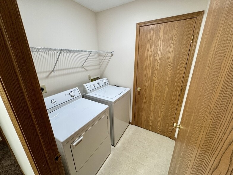 Building Photo - 426 Oakwood Ave
