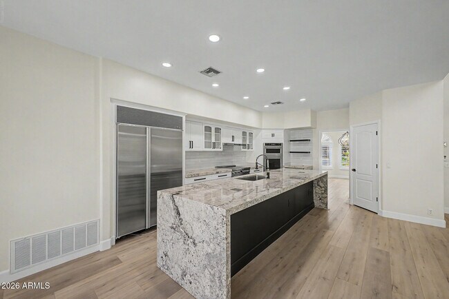 Building Photo - 3740 E Tonto Ct