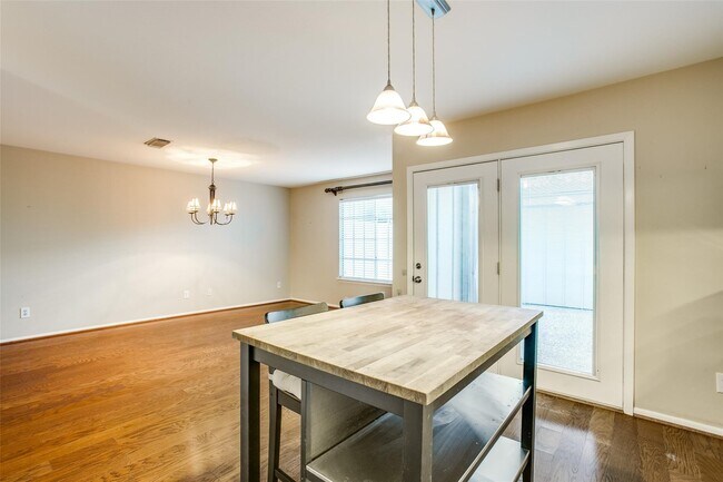 Building Photo - 11658 Lakeside Park Dr