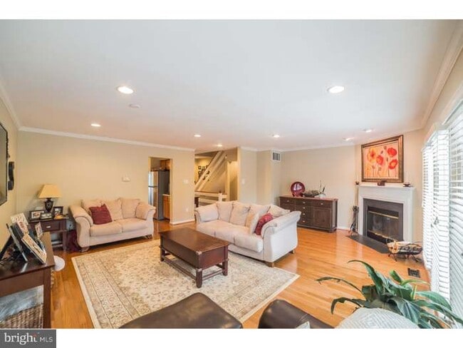 Building Photo - 427 Oakmont Ct