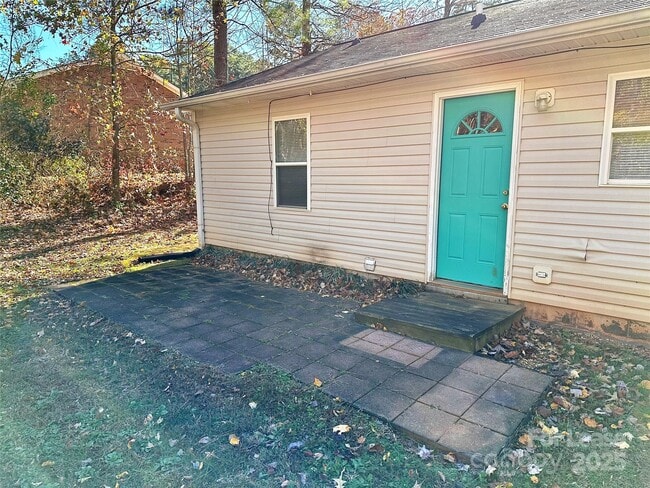 Building Photo - 5589 Wrenn Dr