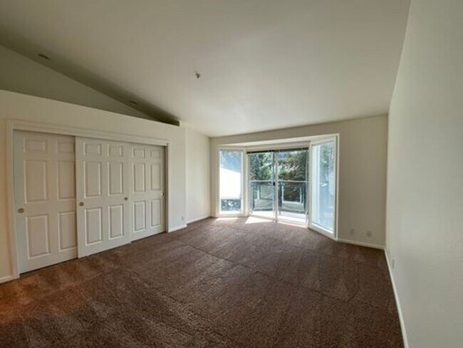 Building Photo - 2 Bed 3 Bath Condo at Galleria in the Hear...