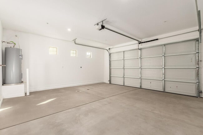 Building Photo - 4054 E Amoroso Dr