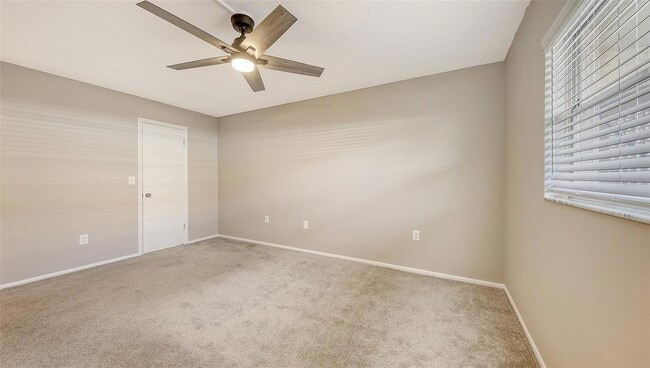 Building Photo - 2220 Stickney Point Rd