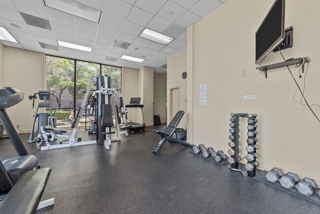 Building Photo - 5150 Hidalgo St