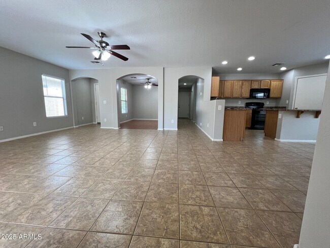 Building Photo - 3119 W Silver Creek Dr