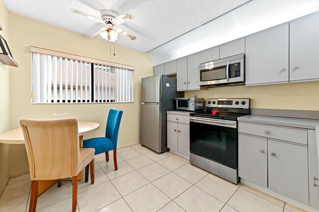 Building Photo - 15144 Ashland St